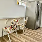 Tiny Private Room On The 1St Floor With Shared Bathroom Near Seatac Airport And Downtown Seattle